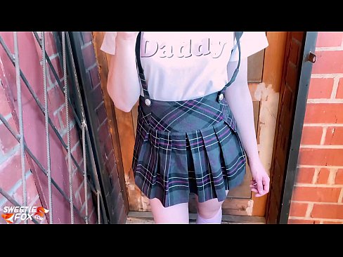 ❤️ Skolniece dziļi sūc savu locekli un nodarbību vietā dīdās. ️ Anāls video pie mums ❌️❤