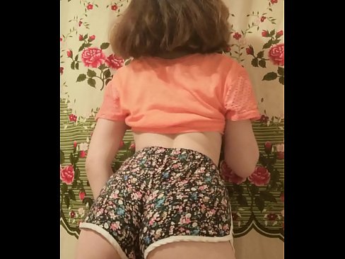 ❤️ Seksīga jauna skaistule izģērbjas no šortiem kamerā ️ Anāls video pie mums ❌️❤